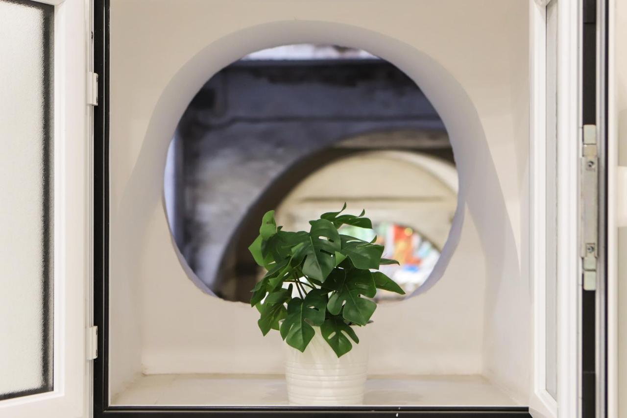 Cozy Apartment In Piazza Cavour By Wonderful Italy Naples Exterior photo