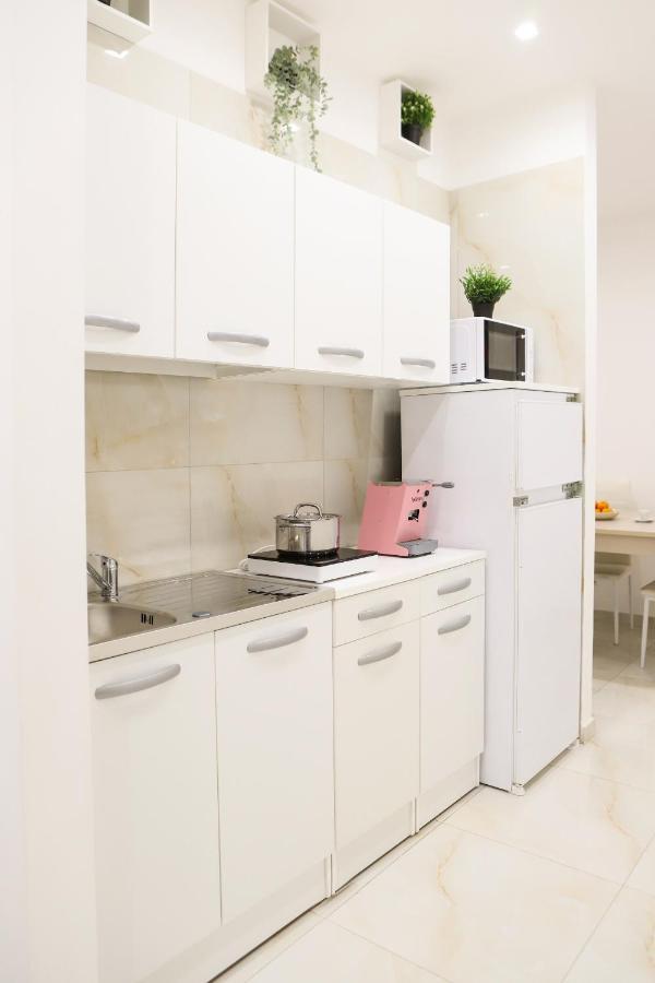 Cozy Apartment In Piazza Cavour By Wonderful Italy Naples Exterior photo